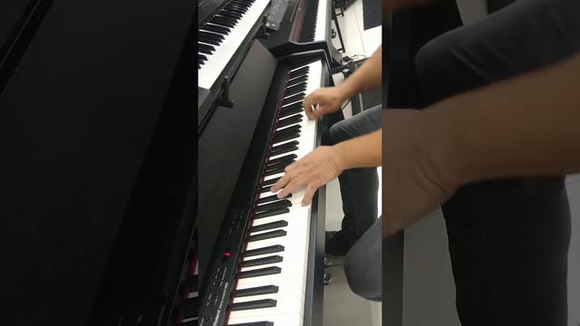 Piano Roland F140 смотреть онлайн
