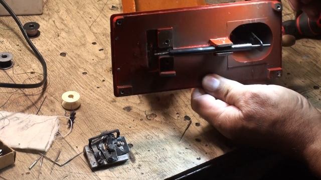 Детская швейная машинка . пр-во Оршанского завода "Легмаш" 1983 год. Белоруссия. смотреть онлайн