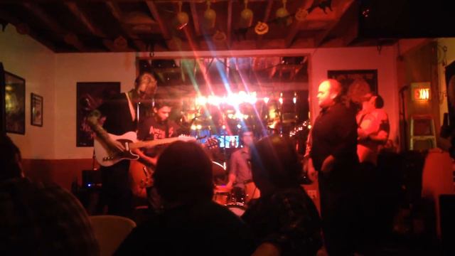 Dennis Drummond Trio with Nik Kila смотреть онлайн