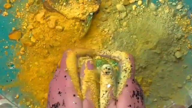 Amazing Soft Fluffy Dyed Gym Chalk Crushing. Oddlysatisfying Soft BSN Gym Chalk.