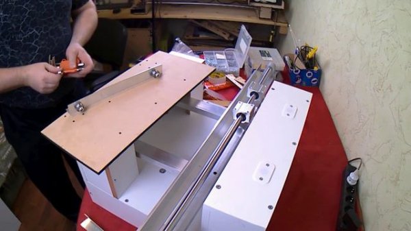 Самодельный планшетный принтер DTG (Часть 4 Установка рельсов и стола)