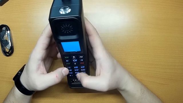 Обзор телефона KR999 с аккумулятором 16800mAh/Motorola International 3200/ GSM brick phone смотреть онлайн