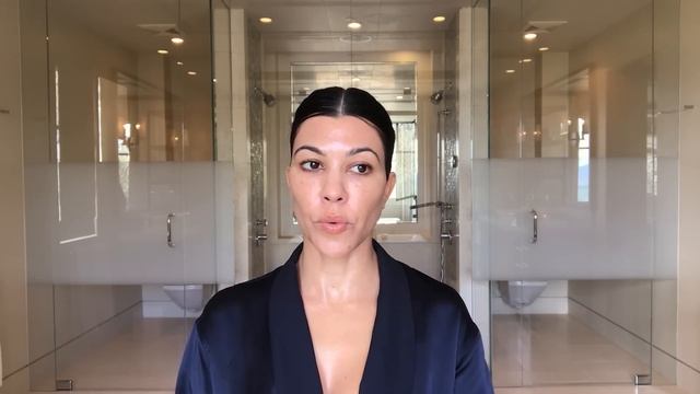 Kourtney Kardashian’s Guide to Natural-ish Masking and Makeup | Beauty Secrets | Vogue смотреть онлайн