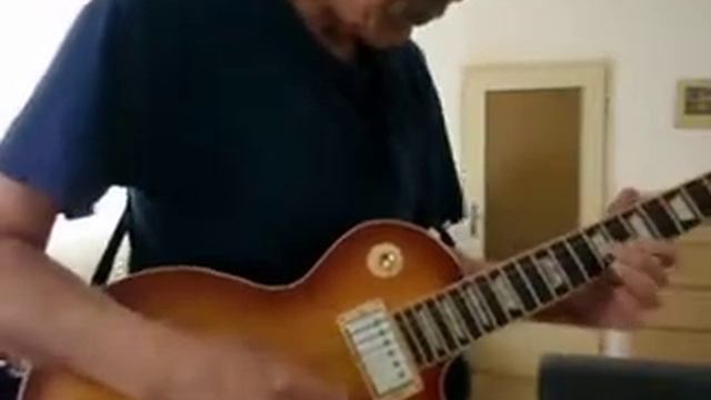 My first Gibson LP смотреть онлайн