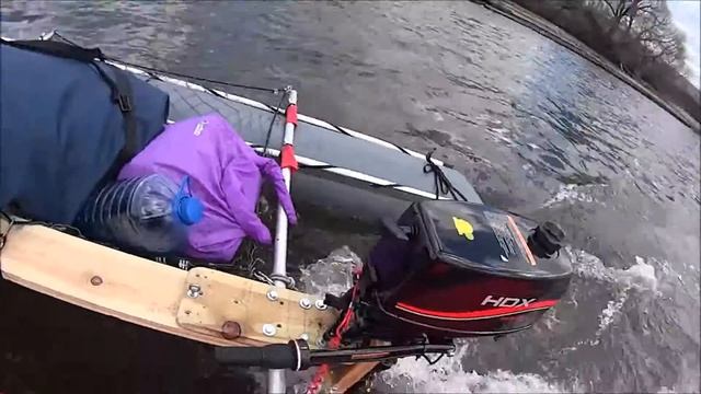 Транец гребет воду смотреть онлайн