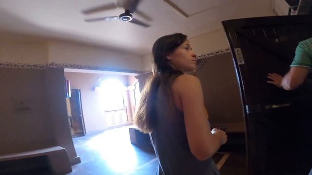 #4 26.10.2021 Первый день во Вриндаване. Ресторан MTV. Первая рикша. Зверушки на улицах смотреть онлайн