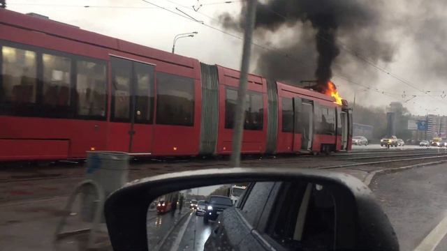 Казань.23.10.2018Горит трамвай!Жесть!!!