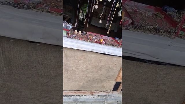 зашли через ворота в парк смотреть онлайн