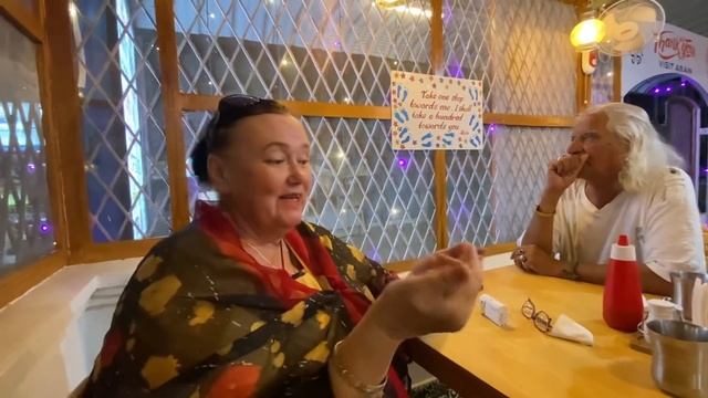 В ночь на Махашиваратри иду на Дерево Желаний. Испугалась мужика в кустах. Встретила Ирину и Саши. смотреть онлайн