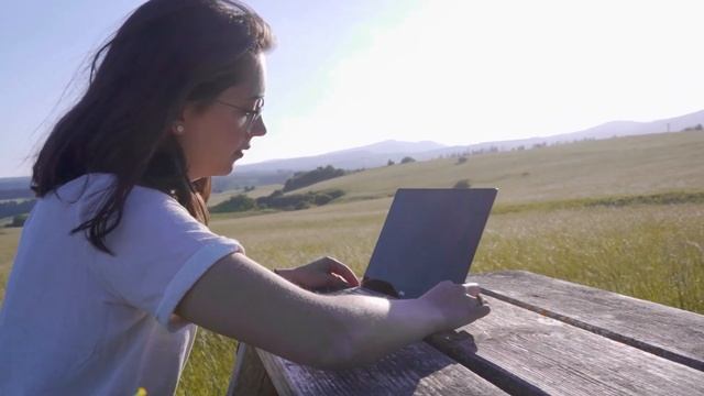 Портативна зарядна станція Jackery Explorer 500EU смотреть онлайн