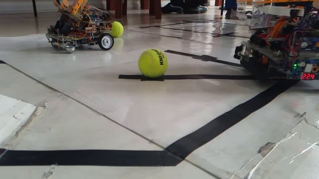 slow motion tennis ball picking robot смотреть онлайн