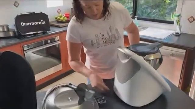 Thermomix tutorial: Transportation Mode - How to travel safely with your TM6 TM5 | Lisa Ryan смотреть онлайн