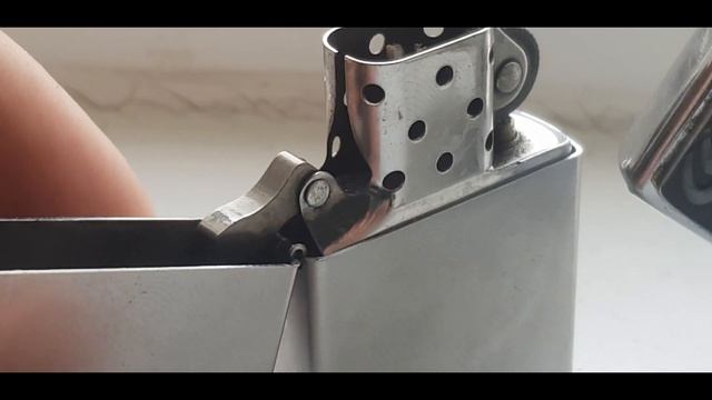 Как отличить оригинальную zippo от подделки? смотреть онлайн