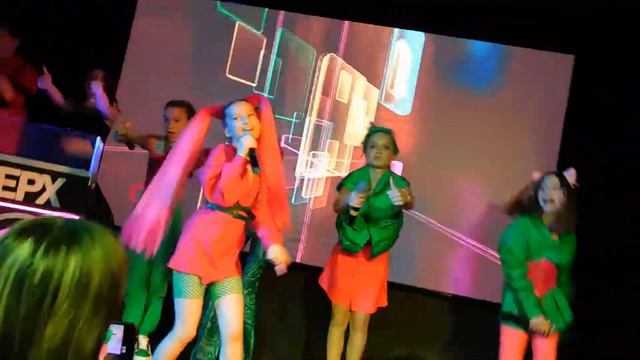 2022/04/17 - Первый Сольный Концерт Девчонок группы " NEДетки " - Ева Винник смотреть онлайн