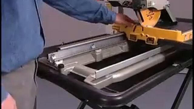 DeWalt D24000 250mm Wet Tile Saw with Slide Table & Leg Stand смотреть онлайн