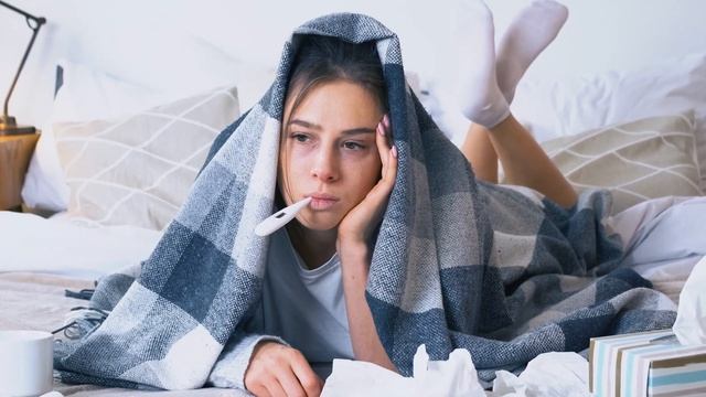 Какие ОШИБКИ нужно избегать при ПОВЫШЕННОЙ ТЕМПЕРАТУРЕ? | Доктор 24 смотреть онлайн