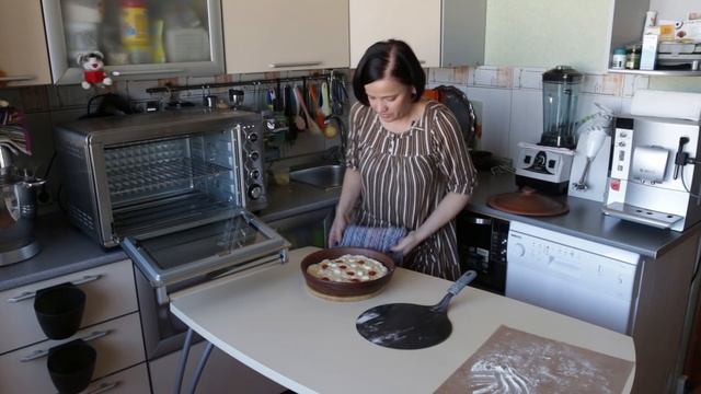 Дрожжевая выпечка в конвекционной печи GEMLUX GL-OR-1845 с использованием глиняной посуды. смотреть онлайн