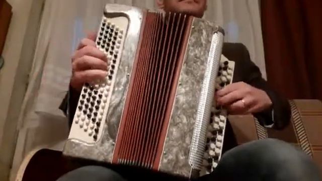 Bayan Kongur. Vintage accordion. Under the sky of Paris смотреть онлайн