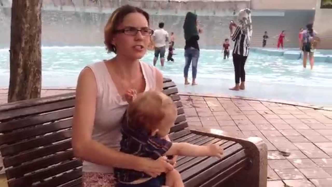 Водопад в центре города... смотреть онлайн