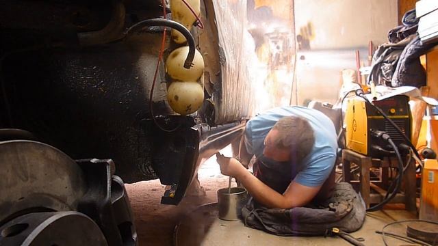 #W124 Антикоррозийная обработка лонжерона и порога на мерседесе пуш салом. смотреть онлайн