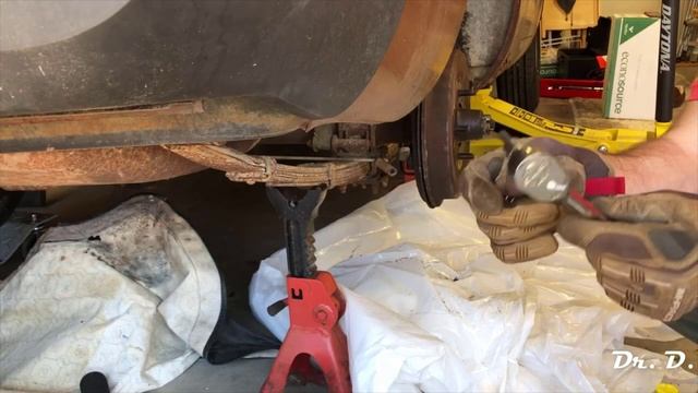 Restoring a 1978 MG. Part 4 - Getting rolling and almost crashing into my new gate! #MG #MGB смотреть онлайн