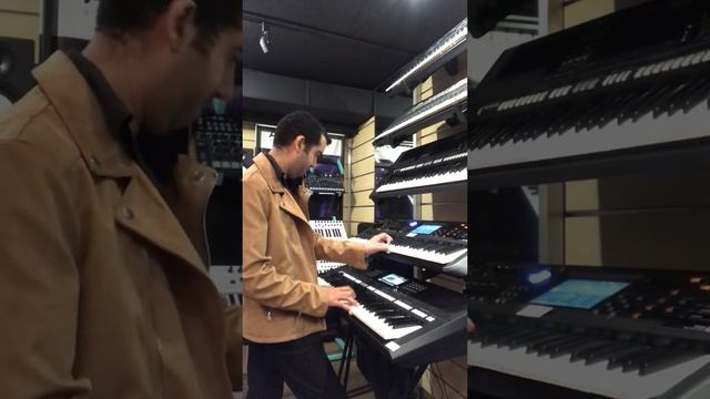 sir edmund flamenco jamming psr 775 and modx61 смотреть онлайн