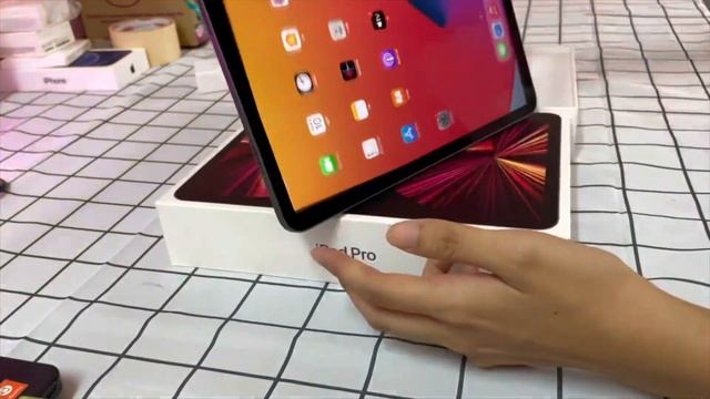 Unbox iPad Pro 2021 M1 (11inch) Space Gray ?แกะกล่องไอแพดโปร2021 #ipadpro2021 #unboxing #แกะกล่อง смотреть онлайн