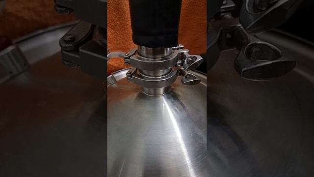 САМЫЙ БЕСШУМНЫЙ ПЕРЕГОН) #самогон #мужскоехобби #самогонныйаппарат #перегонкасамогона смотреть онлайн