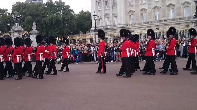 The Changing of the Guard - Buckingham Palace смотреть онлайн