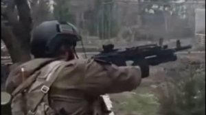 ?? «Полем, вдоль берега крутого, мимо хат. В серой шинели рядового шел солдат...»