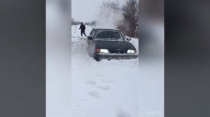 Ваз 2114 на блокировке... Не первые испытания... Снега по колено....