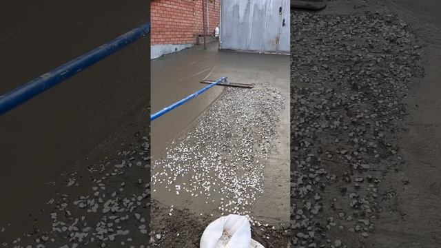 Бетон с мраморной крошкой #shortvideo #youtube #бетонирование смотреть онлайн