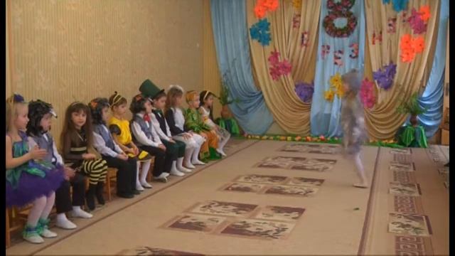 Весенний утренник "Дюймовочка". Танец мышки. Старшая. смотреть онлайн