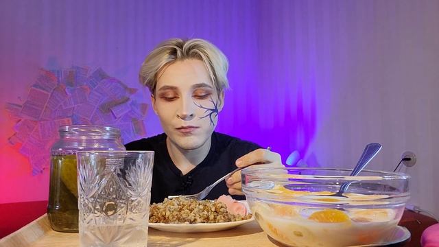 МУКБАНГ СОЛЕНЫЕ ОГУРЦЫ / ФИЛЬМЫ 