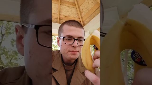 я ем банан(4) в военном госпитале города ростов на дону после чего пытаюсь поджечь сигарету(тщетно) смотреть онлайн
