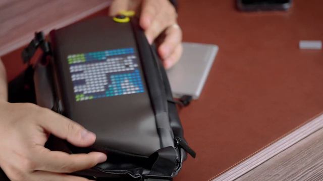 SLING BAG WITH A SURPRISE - Pixoo by Divoom (Full Review) смотреть онлайн