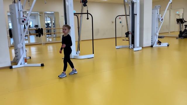 Отец-тиранище заставляет перебарывать страх!!! Упражнения для фигуристов! Фигурное катание! смотреть онлайн