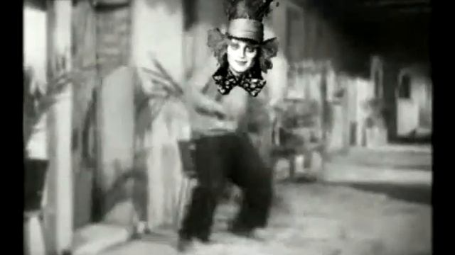 Johnny Depp As Mad Hatter Dancer смотреть онлайн