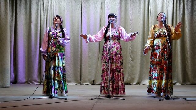 "В САДУ ГУЛЯЛА" - народный самодеятельный ансамбль "МЛАДА" смотреть онлайн