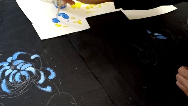 Рисую на ткани акрилом .Видео №2 .Пытаюсь сделать зеркальный рисунок смотреть онлайн