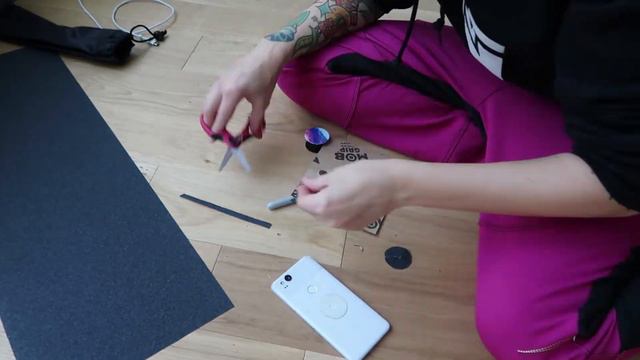 NON SLIP GRIP TAPE PHONE CASE - lifehacks :) смотреть онлайн