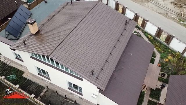 Керамическая натуральная черепица Koramic. Коттеджный поселок в Новосибирске, скатная кровля смотреть онлайн