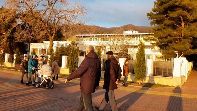 ГЕЛЕНДЖИК...НАРОД ГУЛЯЕТ...ШИКАРНАЯ ПОГОДА...1 января 2019... смотреть онлайн