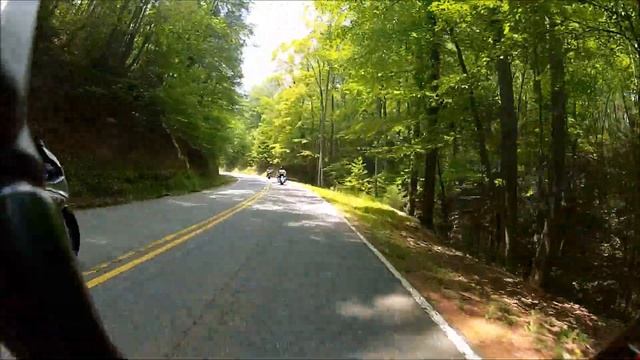 Deals Gap 1st ride - Fast guys passing me смотреть онлайн