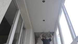 Отделка лоджии | Потолок из ПВХ панелей своими руками, установка подоконника, настил линолеума.