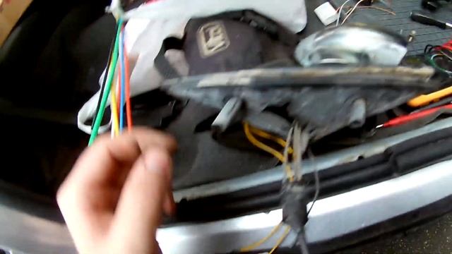 Как подключить повторители поворотов в зеркалах заднего вида Проводим провод смотреть онлайн