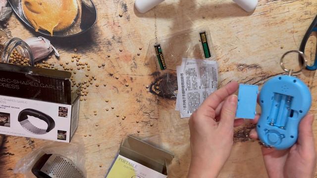 Распаковка посылок с OZON (весы туристические, пресс для чеснока и овощечистка) смотреть онлайн