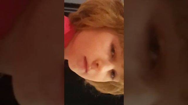 Маша учит полоскать горло