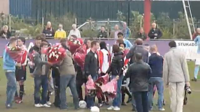 feyenoord A 1 kampioenen.avi смотреть онлайн