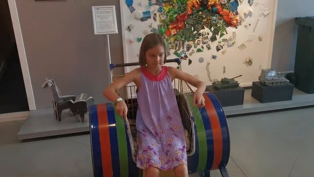 Художественный музей мусора "МУ МУ" смотреть онлайн